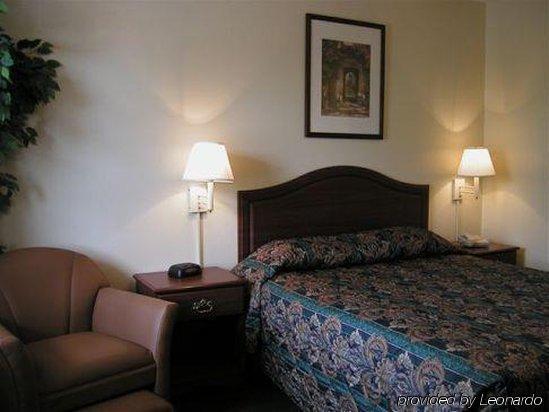 Intown Suites Extended Stay Greensboro Nc - Lanada Oda fotoğraf
