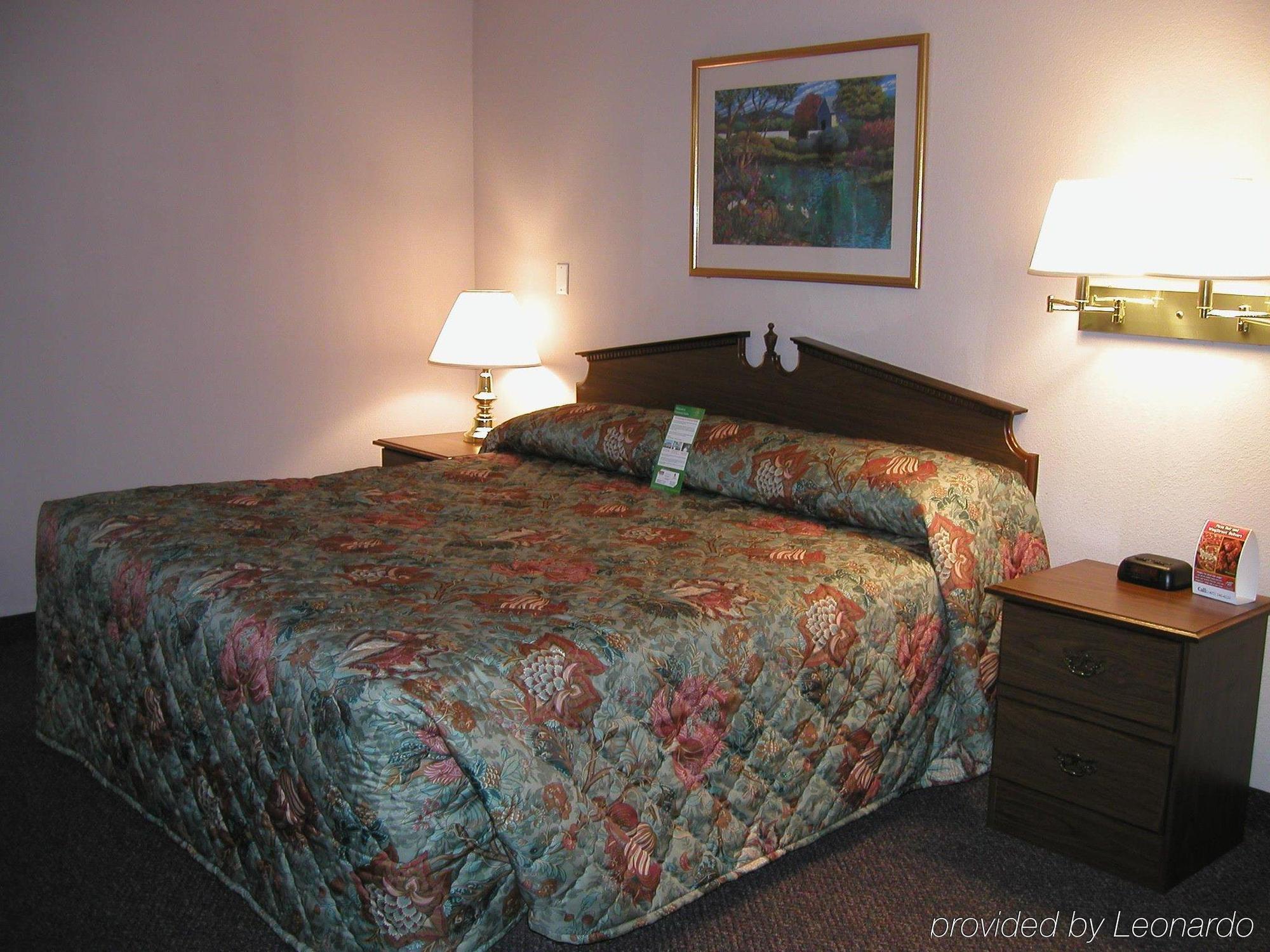 Intown Suites Extended Stay Greensboro Nc - Lanada Oda fotoğraf