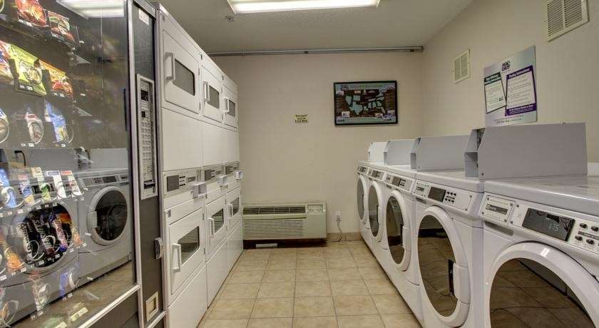 Intown Suites Extended Stay Greensboro Nc - Lanada Konforlar fotoğraf