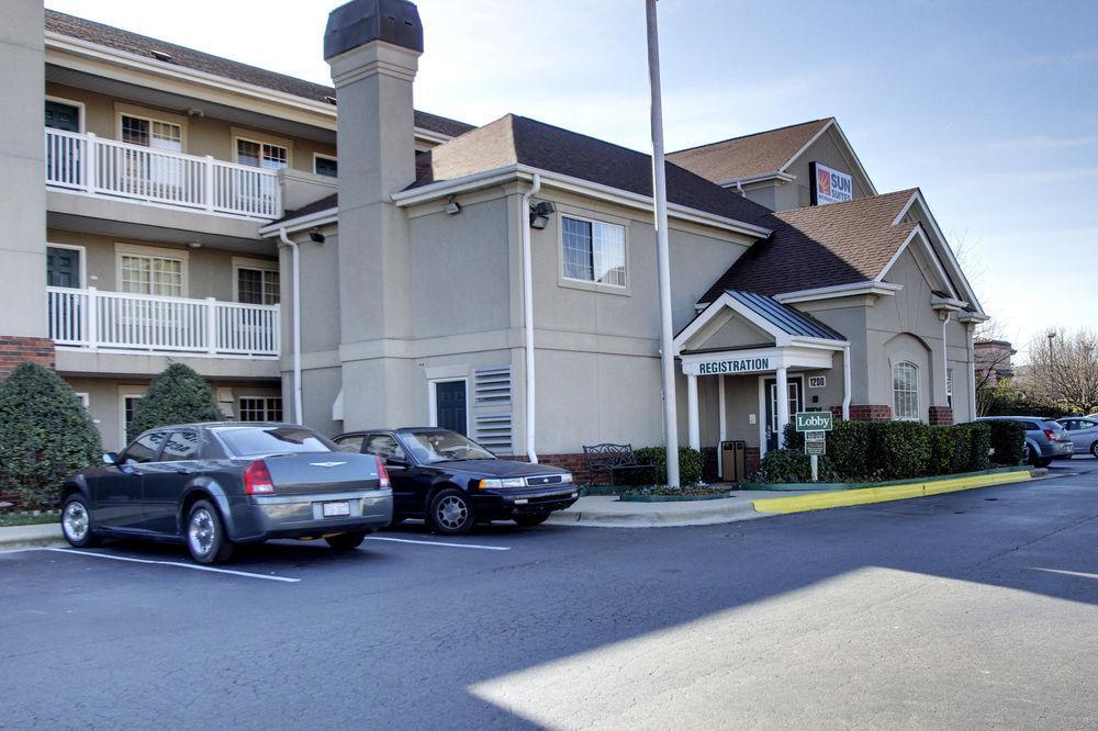 Intown Suites Extended Stay Greensboro Nc - Lanada Dış mekan fotoğraf