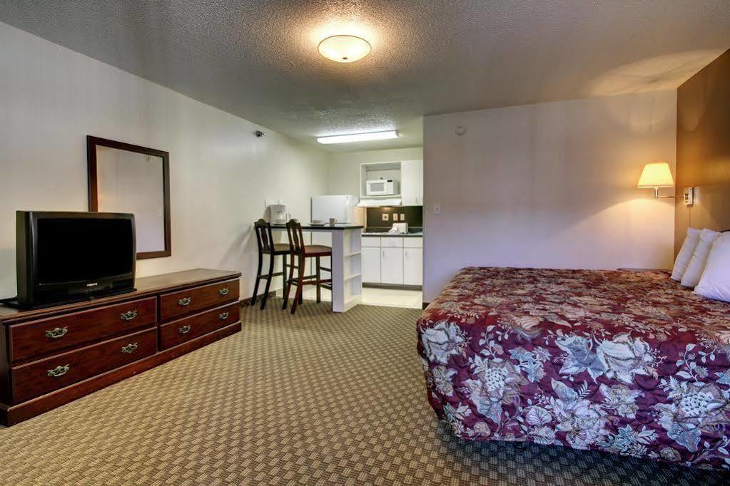 Intown Suites Extended Stay Greensboro Nc - Lanada Dış mekan fotoğraf