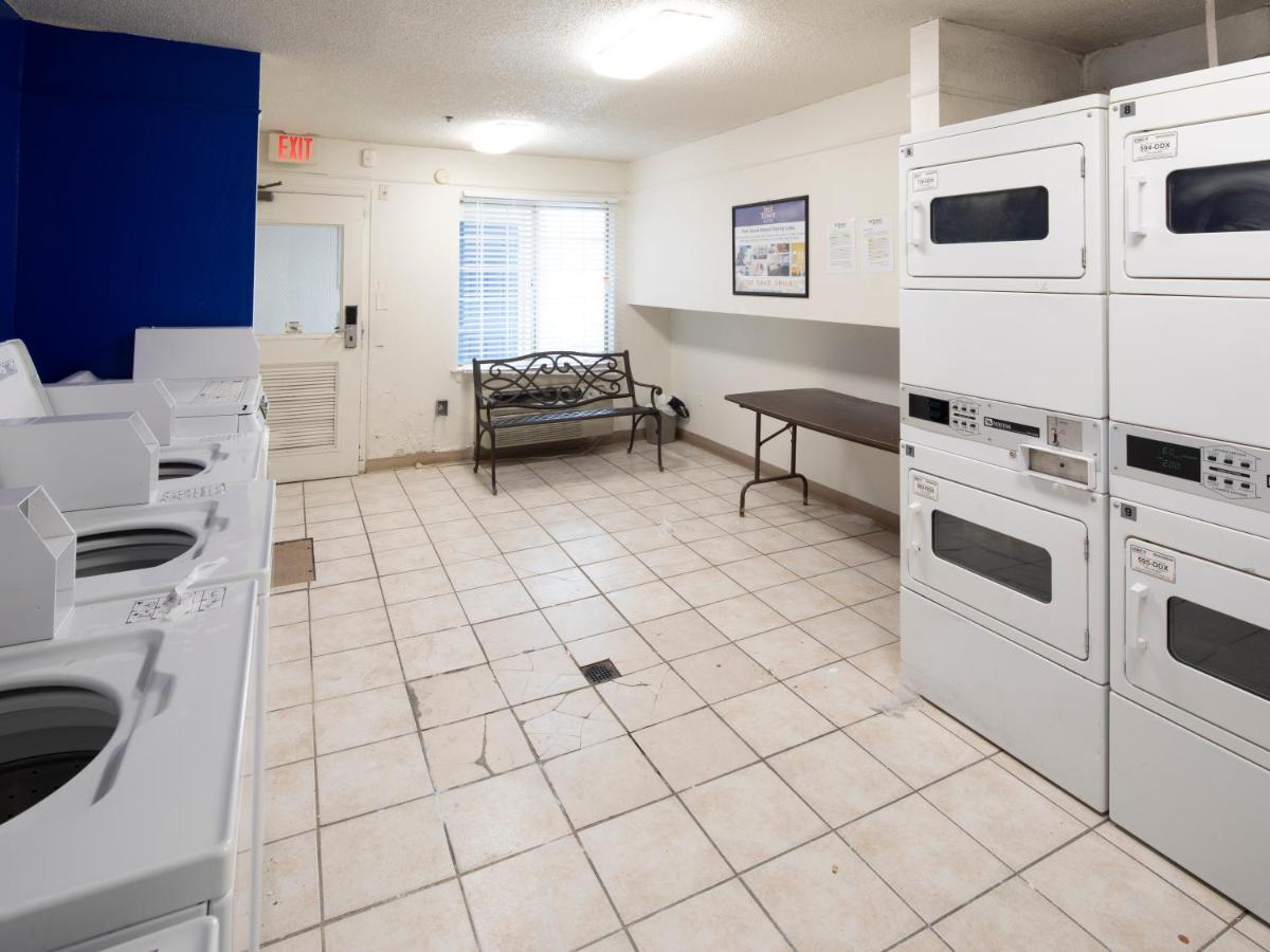 Intown Suites Extended Stay Greensboro Nc - Lanada Dış mekan fotoğraf