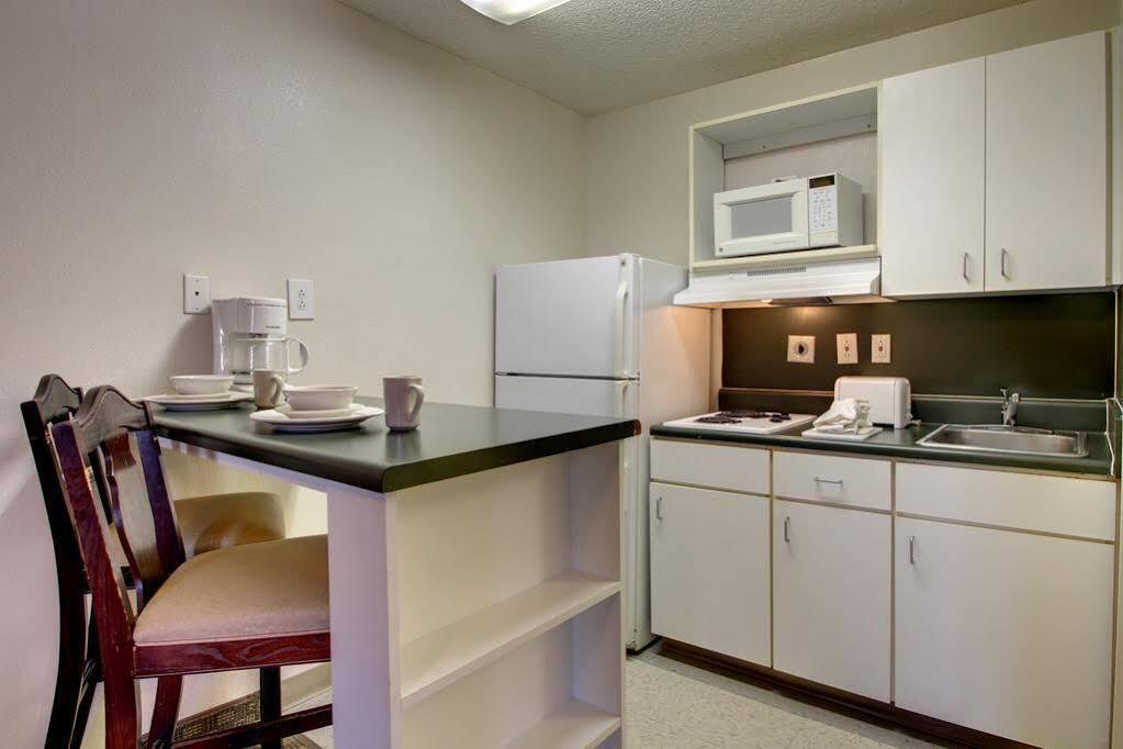 Intown Suites Extended Stay Greensboro Nc - Lanada Dış mekan fotoğraf